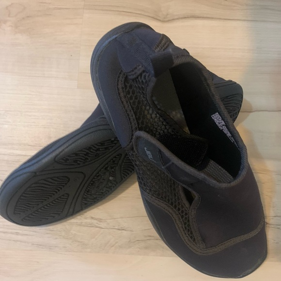 JBU Water Shoes size 8M. Blue. Super condition. - Picture 5 of 5